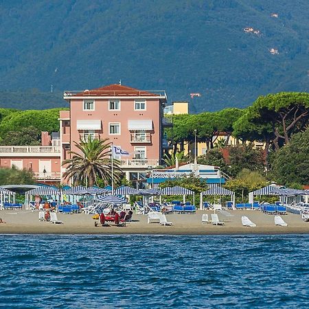 Hotel Happy مارينا دي بييتراسانْت المظهر الخارجي الصورة