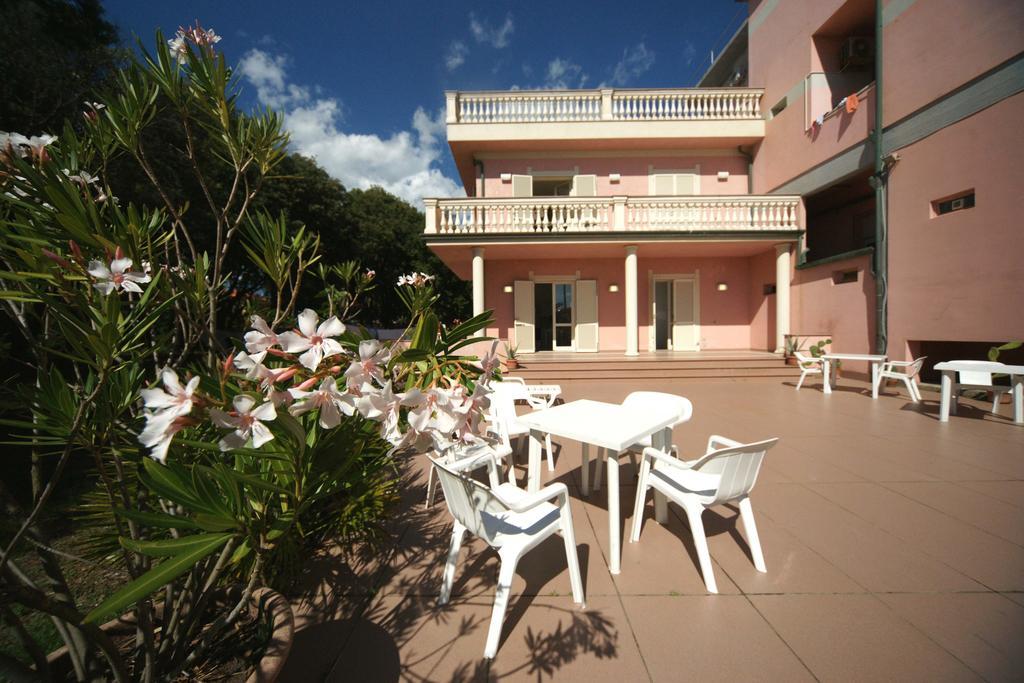 Hotel Happy مارينا دي بييتراسانْت المظهر الخارجي الصورة
