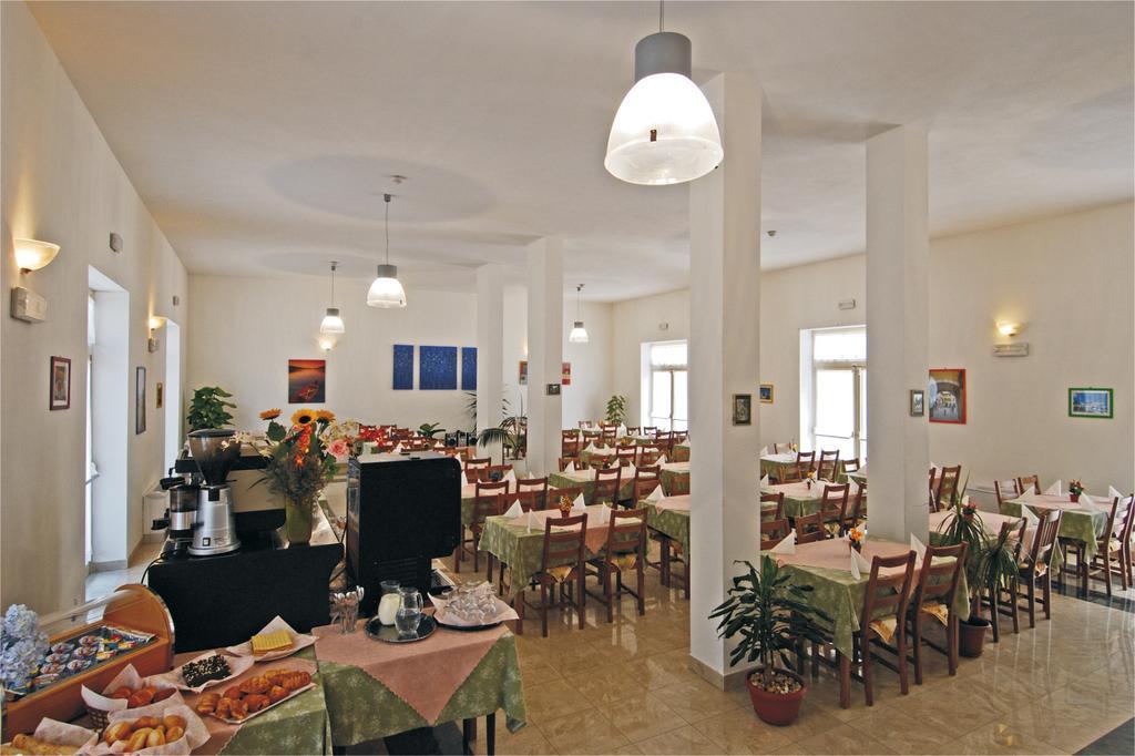 Hotel Happy مارينا دي بييتراسانْت المظهر الخارجي الصورة