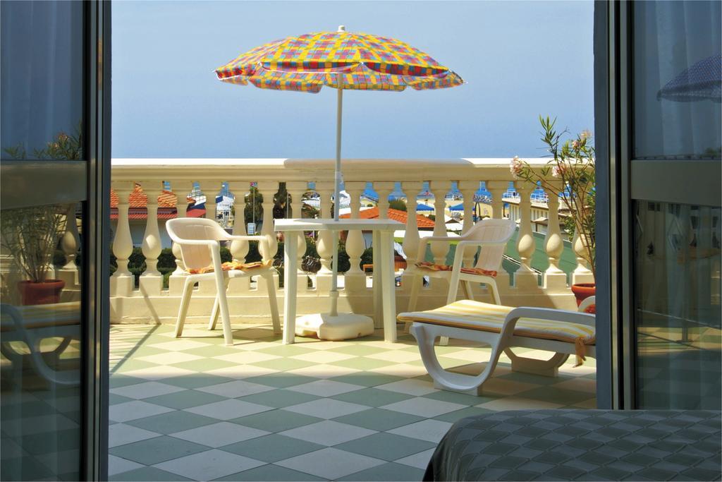 Hotel Happy مارينا دي بييتراسانْت المظهر الخارجي الصورة