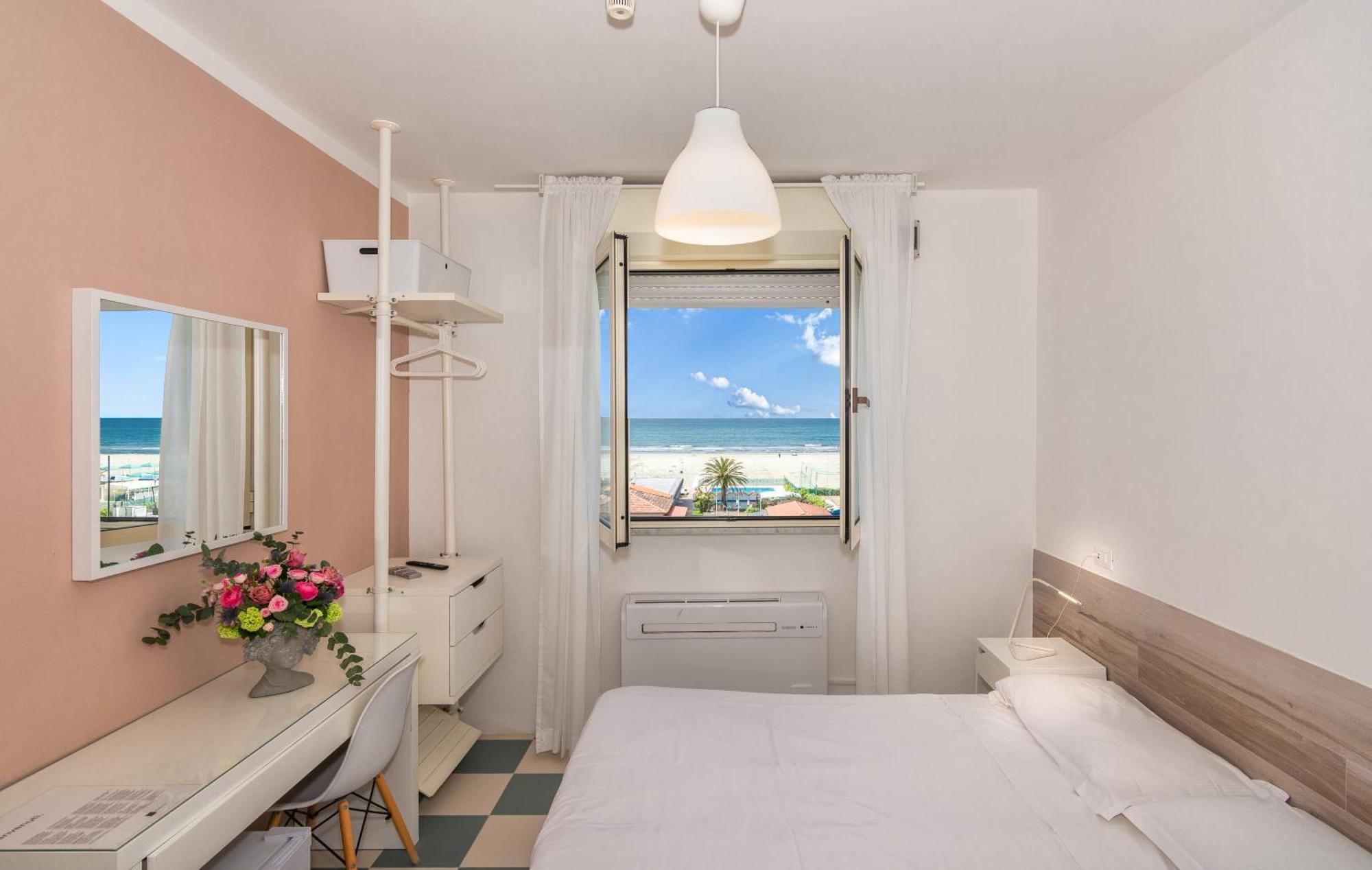 Hotel Happy مارينا دي بييتراسانْت المظهر الخارجي الصورة