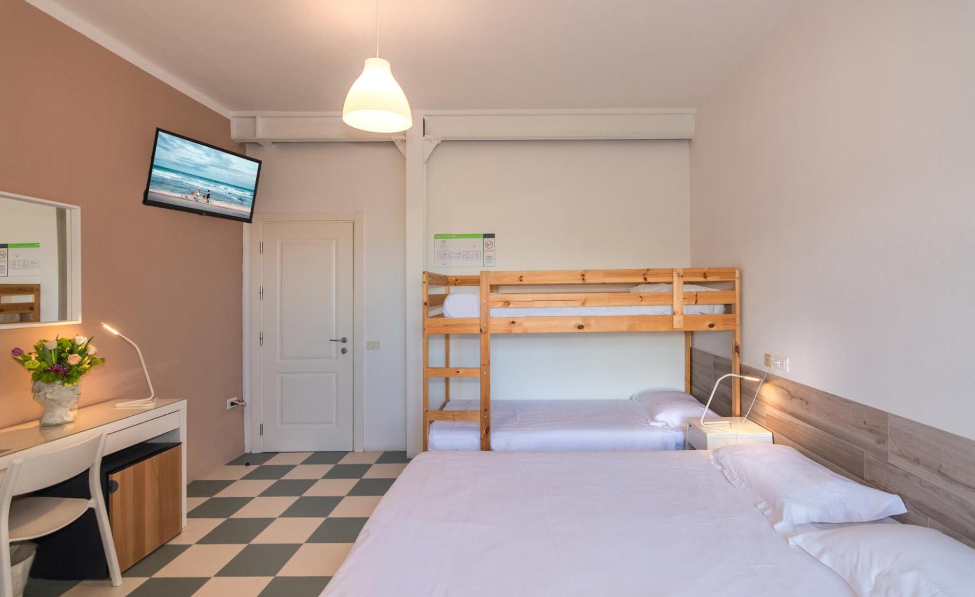 Hotel Happy مارينا دي بييتراسانْت المظهر الخارجي الصورة