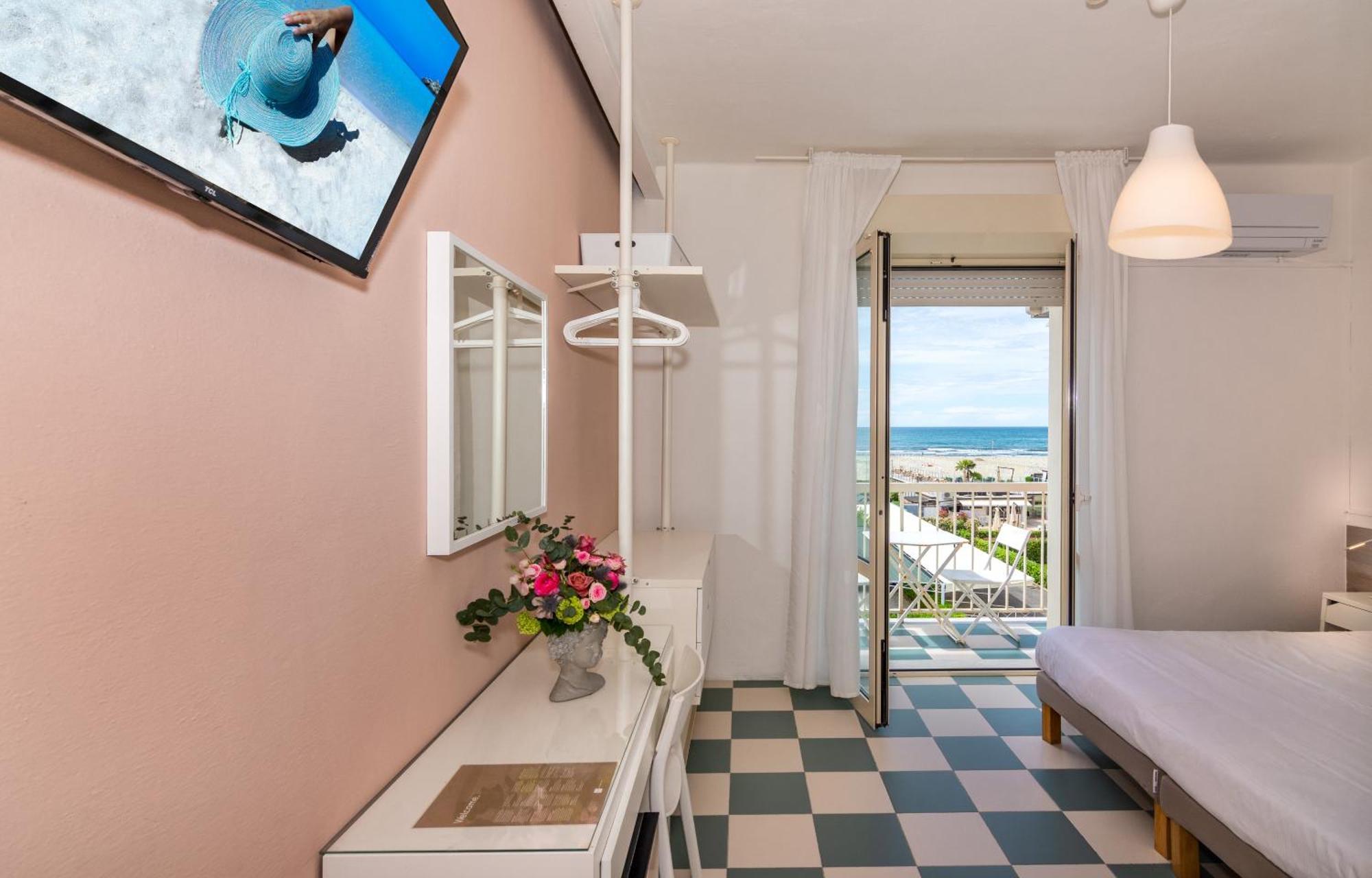 Hotel Happy مارينا دي بييتراسانْت المظهر الخارجي الصورة