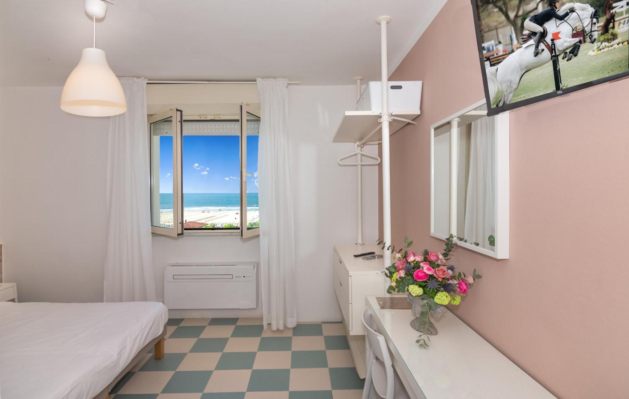 Hotel Happy مارينا دي بييتراسانْت المظهر الخارجي الصورة
