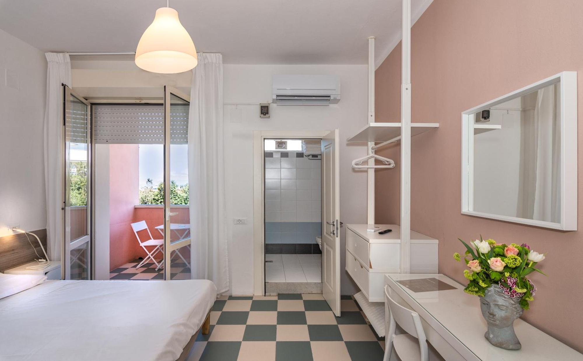 Hotel Happy مارينا دي بييتراسانْت المظهر الخارجي الصورة