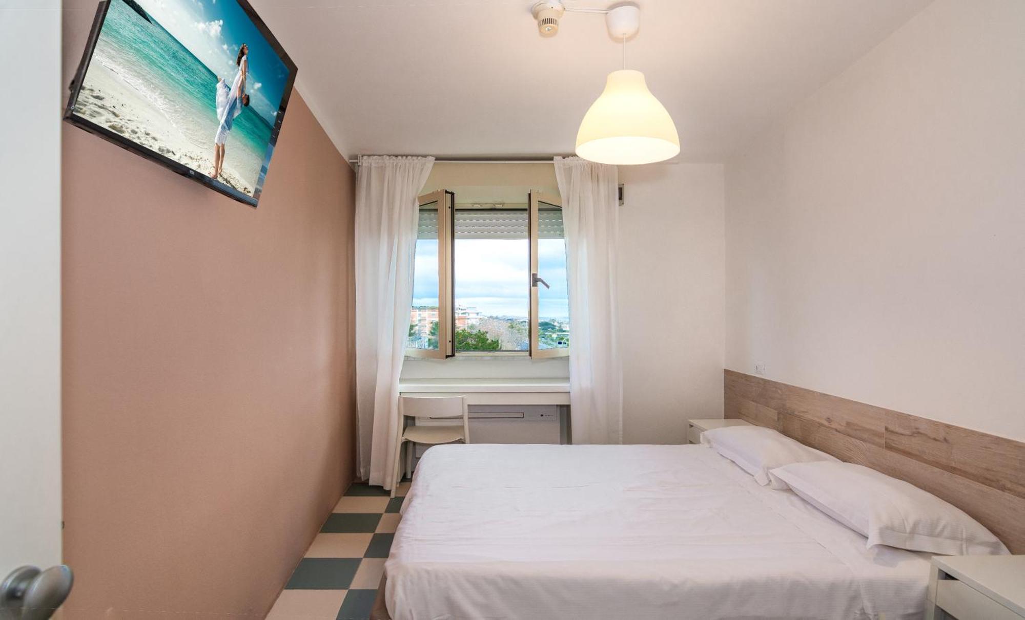 Hotel Happy مارينا دي بييتراسانْت المظهر الخارجي الصورة