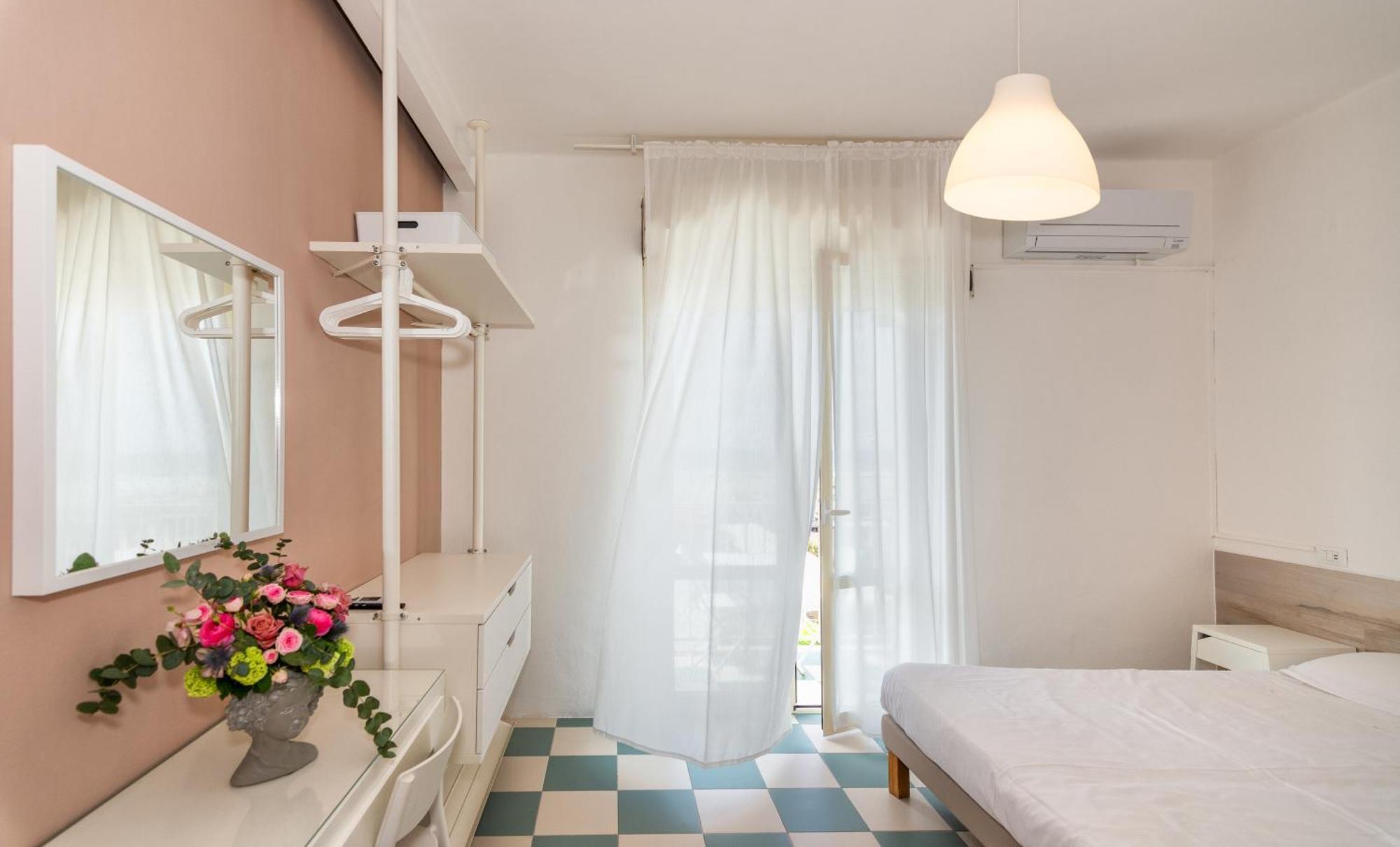 Hotel Happy مارينا دي بييتراسانْت المظهر الخارجي الصورة