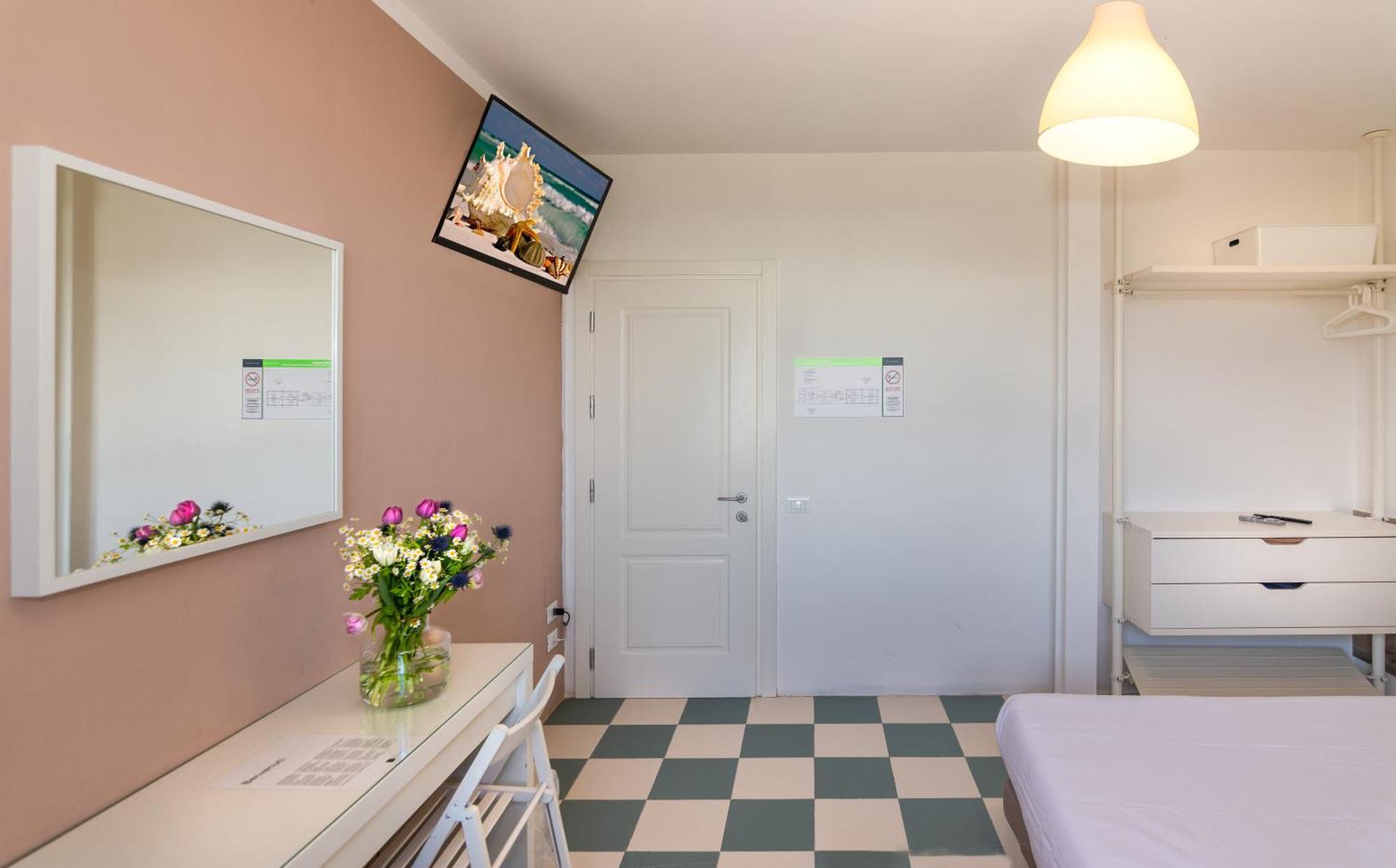 Hotel Happy مارينا دي بييتراسانْت المظهر الخارجي الصورة