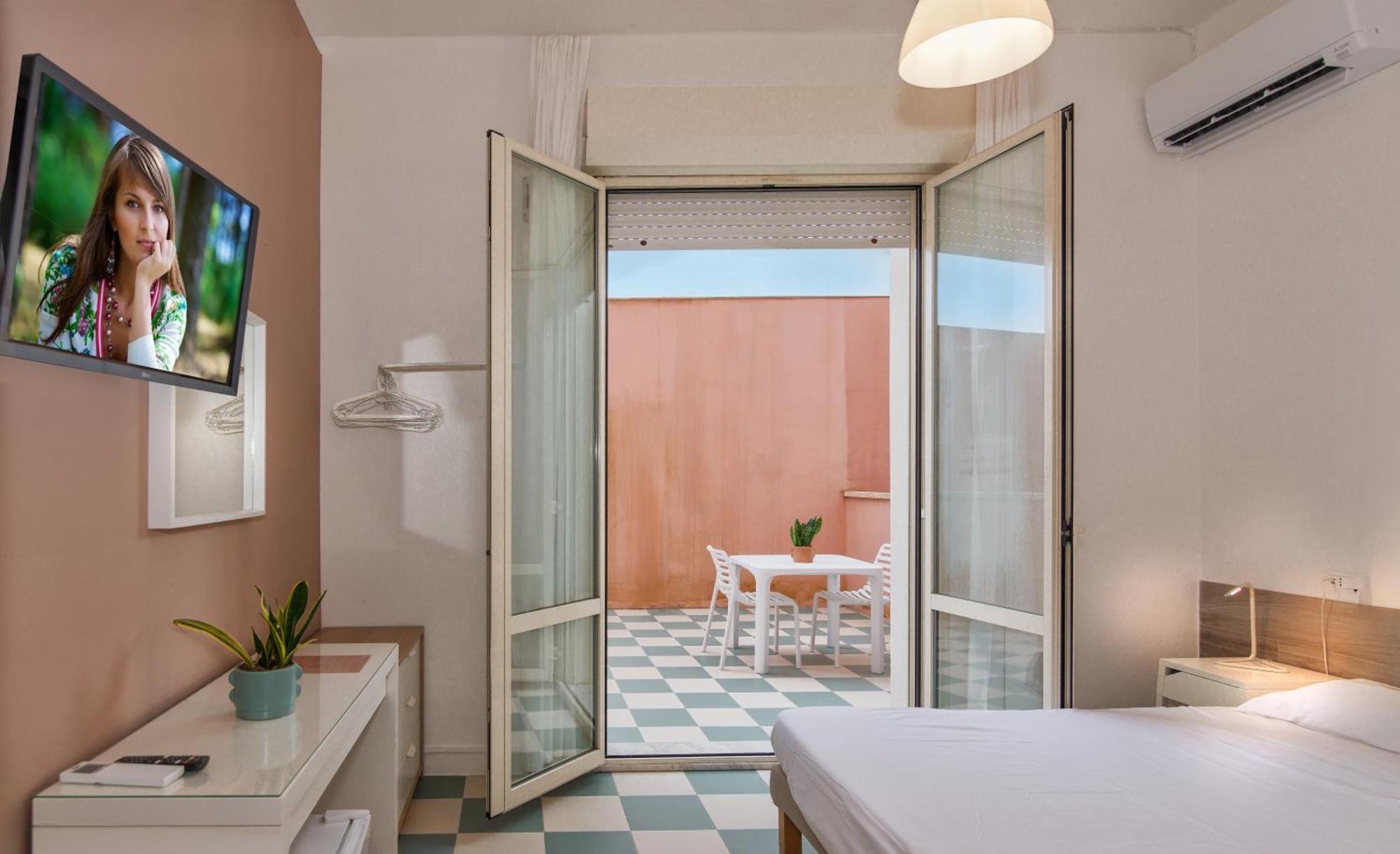 Hotel Happy مارينا دي بييتراسانْت المظهر الخارجي الصورة
