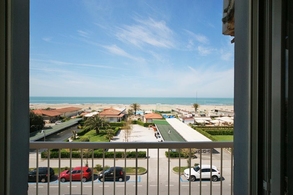 Hotel Happy مارينا دي بييتراسانْت المظهر الخارجي الصورة